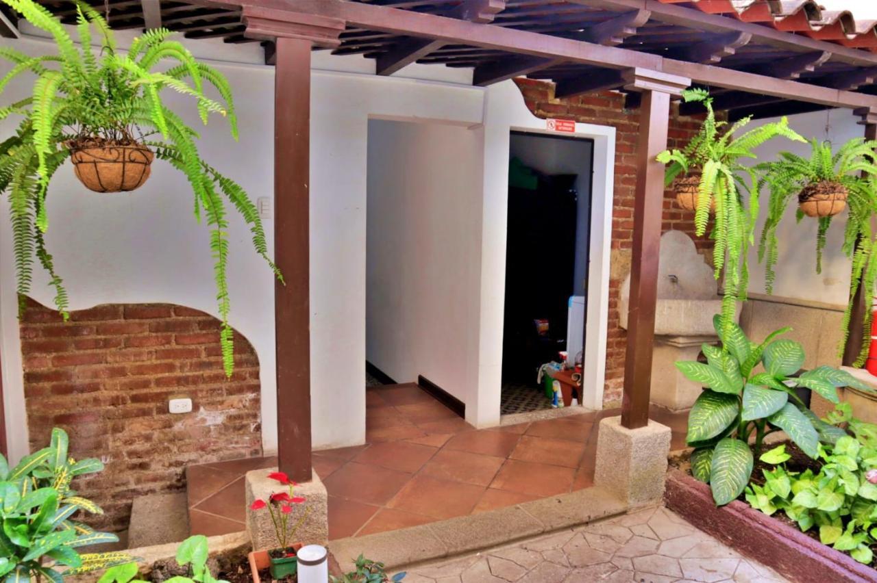 Hotel Posada El Arcangel Antigua Exteriör bild